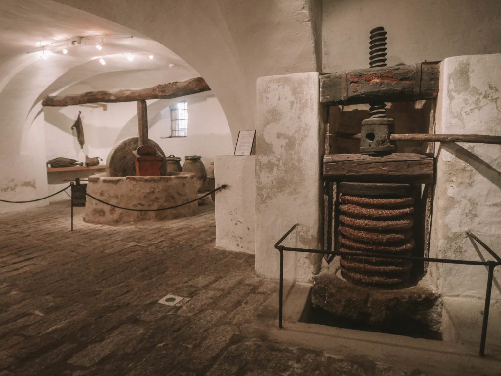 moulin à huile et les outils de la Maison Bonaparte à Ajaccio