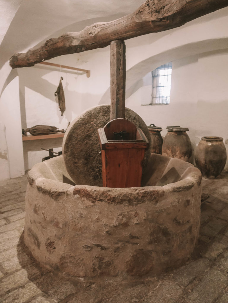 moulin à huile dans la Maison Bonaparte