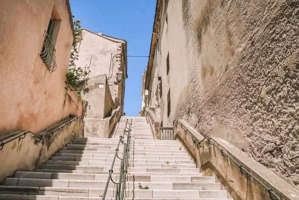 escalier menant dans la citadelle de Bastia