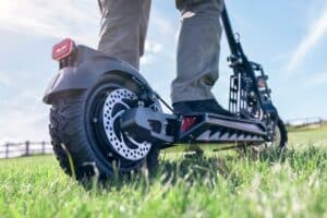 conseils pour une sortie en trottinette électrique dans les sentiers