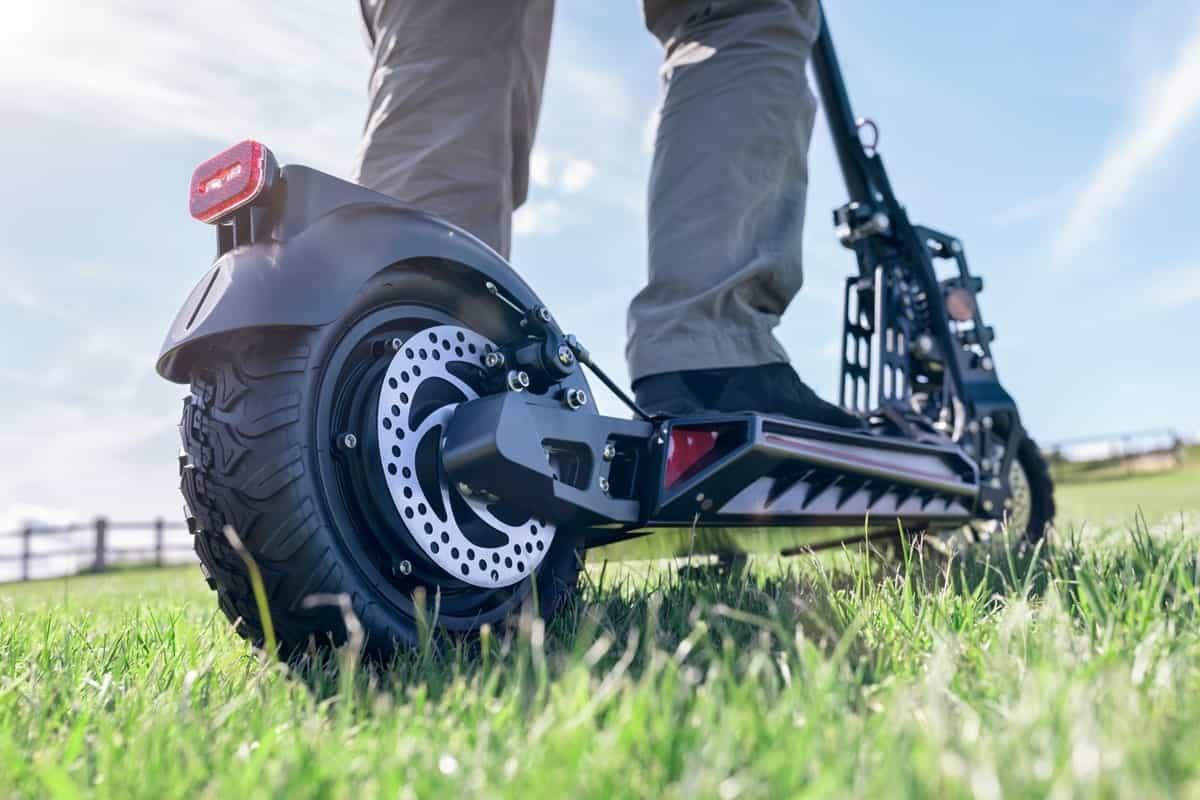 conseils pour une sortie en trottinette électrique dans les sentiers