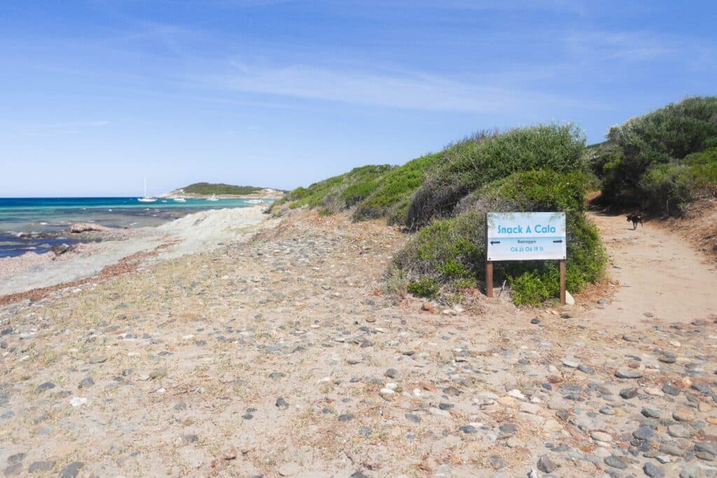 sentier vers la plage