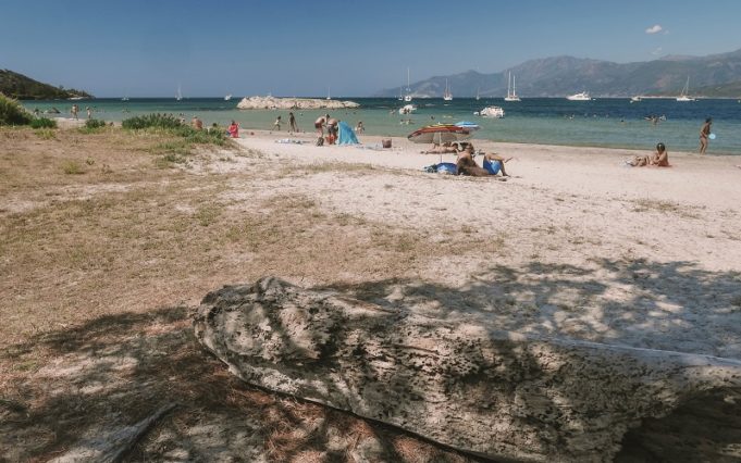 Plage de la Roya à Saint-Florent : baignade, farniente et snorkeling