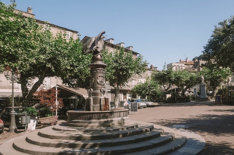 fontaine de l'aigle vescovato