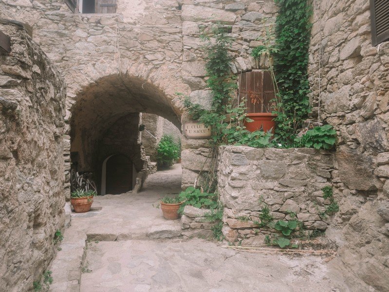 ruelle du village de lama