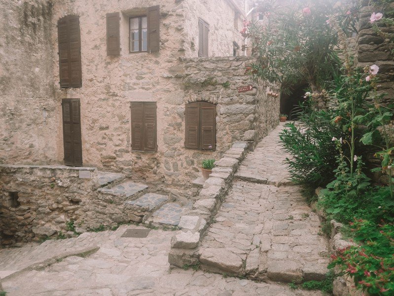 lama village en balagne