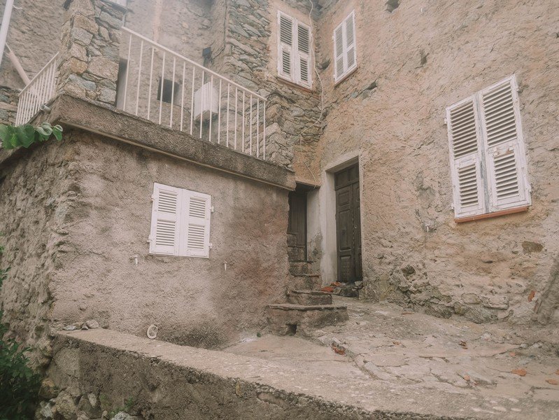 maisons centre village lama