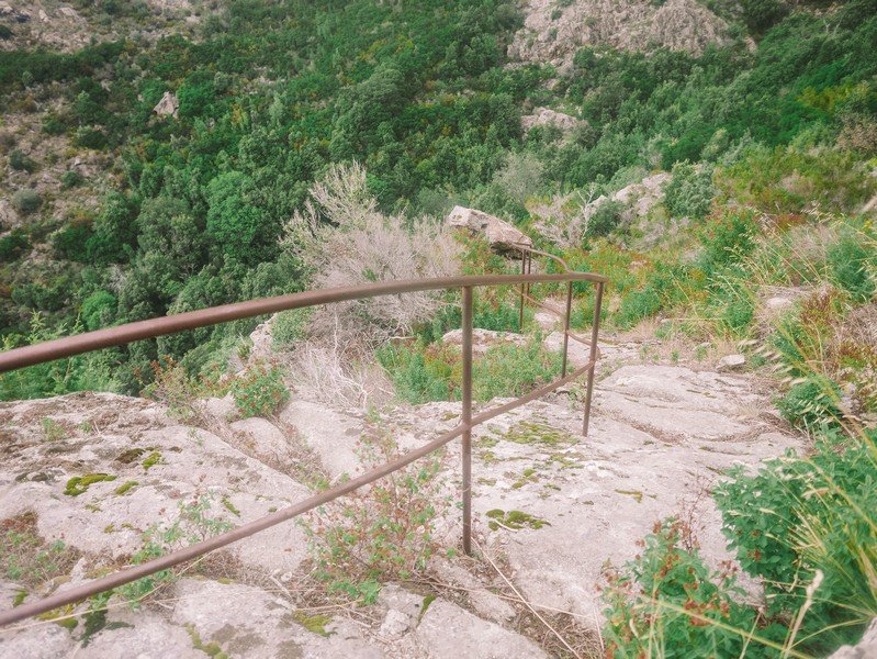 sentier randonnée en corse