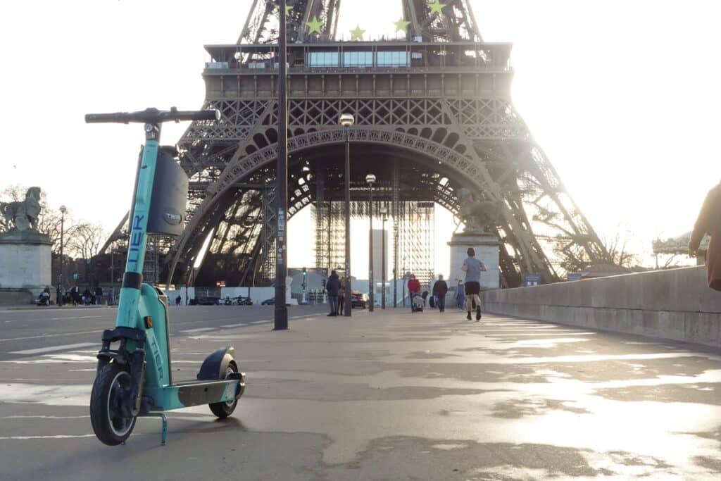 Visiter les plus beaux quartiers de Paris en trottinette électrique