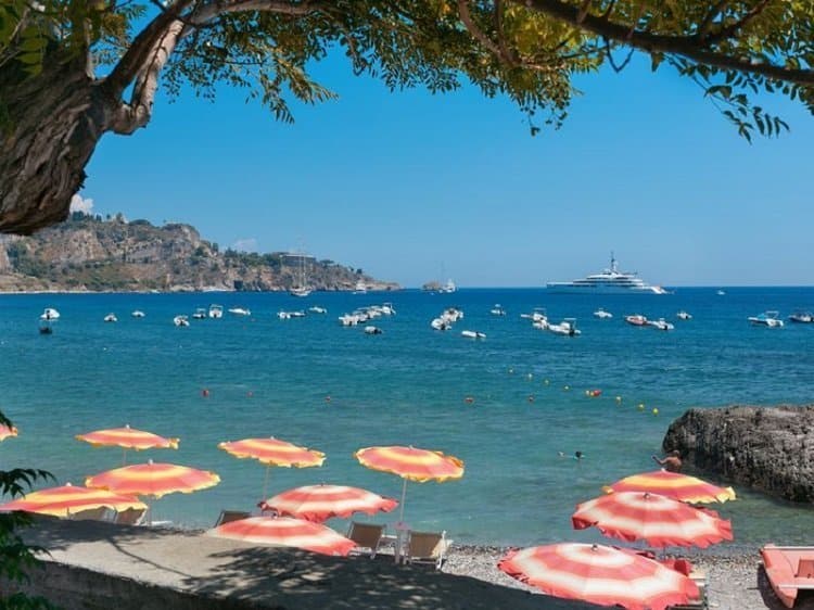 plage giardini naxos