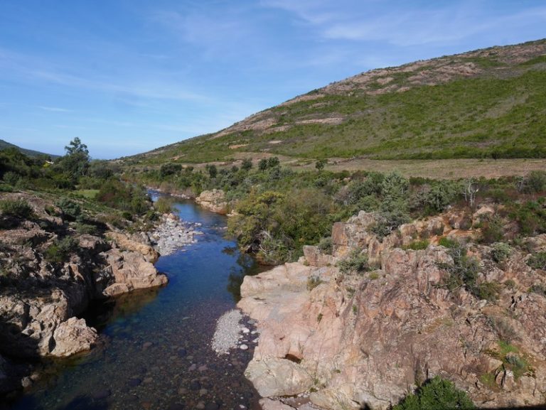 Vallée du Fango : randonnée et piscines naturelles