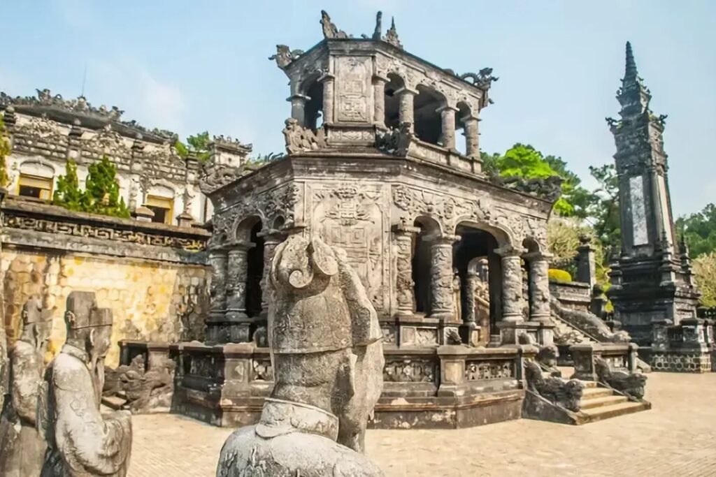Tombeau de Khai Dinh à Hué