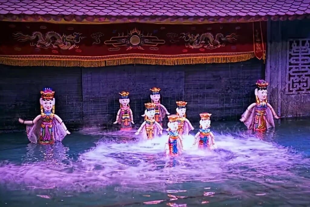 Marionnettes sur l'eau au Vietnam