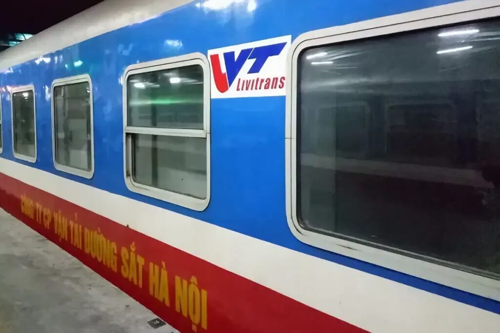Train Livitrans express de Hanoï à Hué