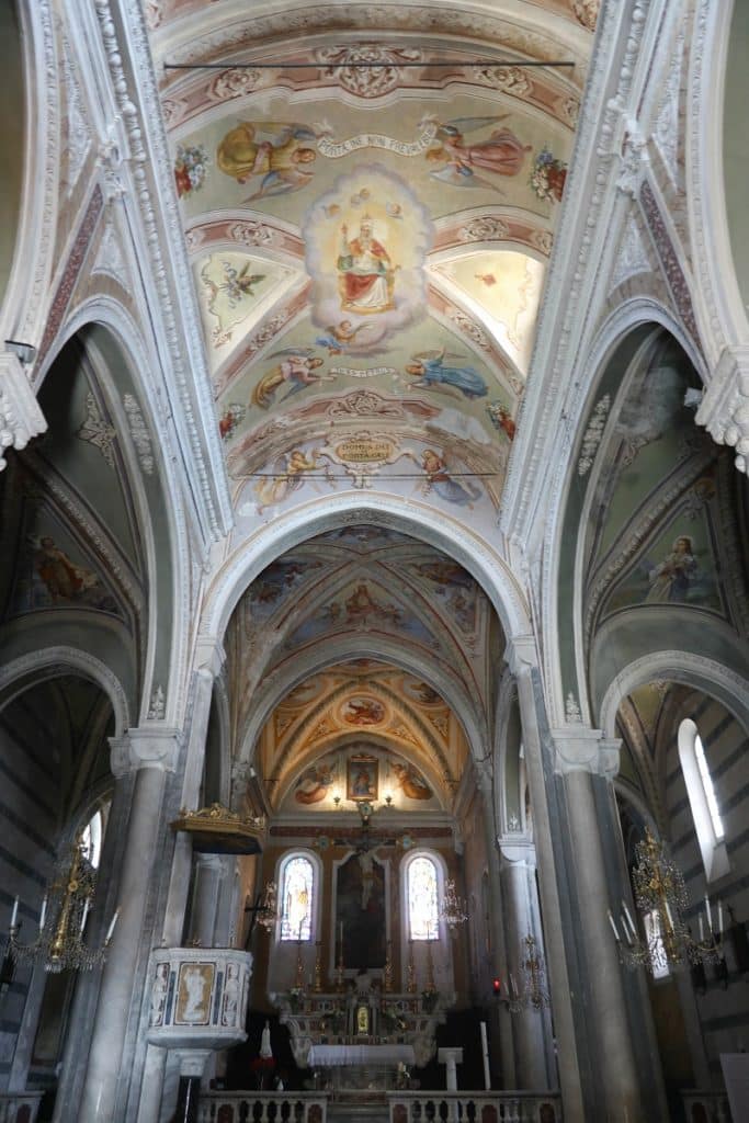 intérieur église san pietro corniglia