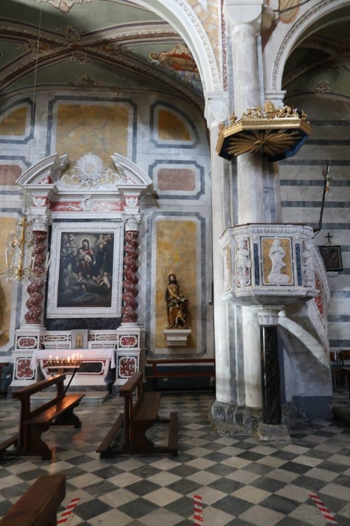 intérieur église san pietro corniglia