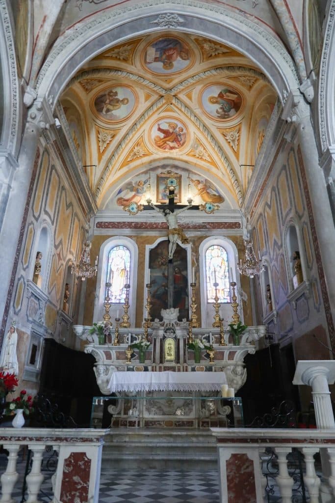 intérieur église san pietro corniglia