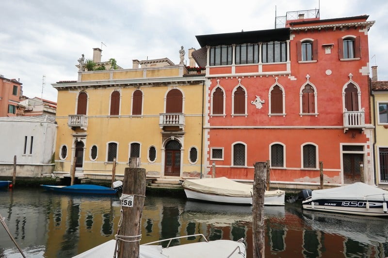 batiments colorés