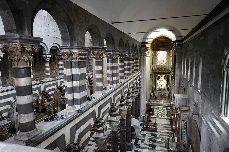 intérieur de la cathedrale de gênes