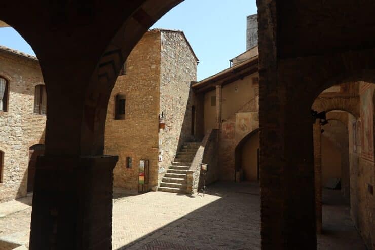 cour de la mairie