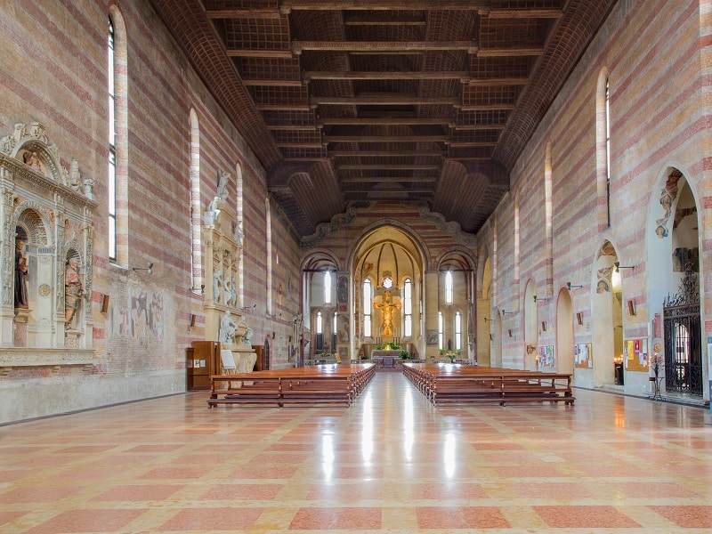 église des érémitiques intérieur