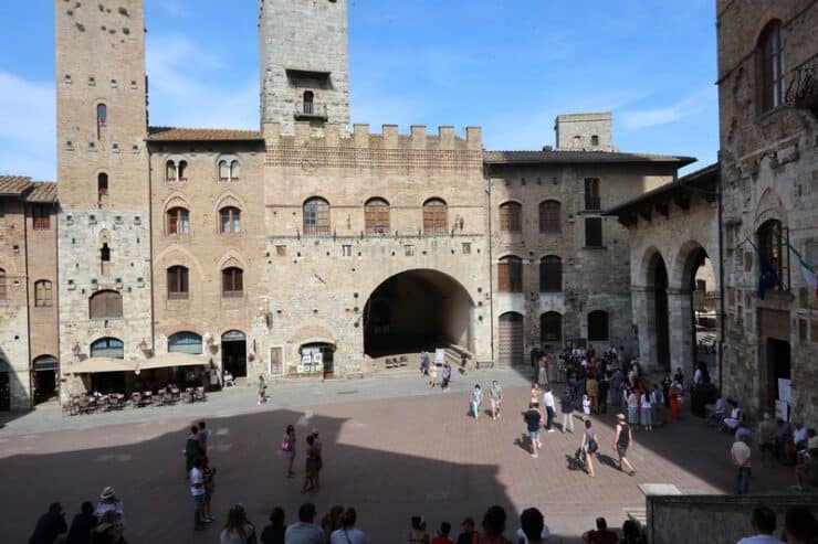 piazza del duomo San Gimignano