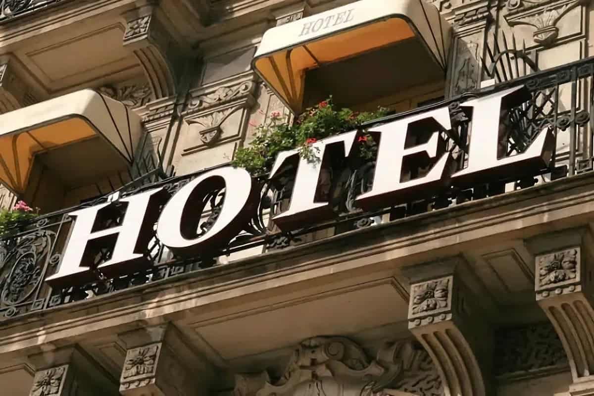 enseigne hotel