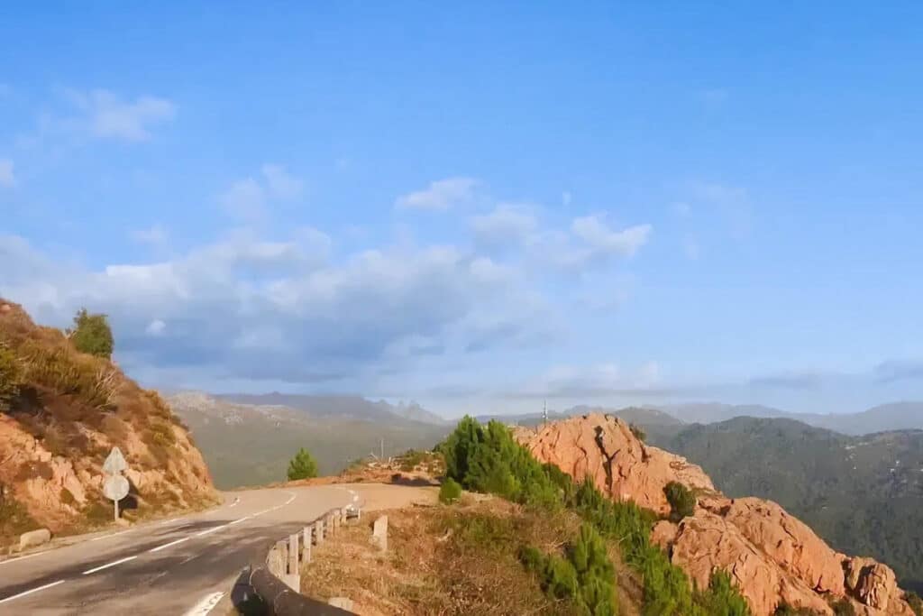 belle route de corse à parcourir en moto