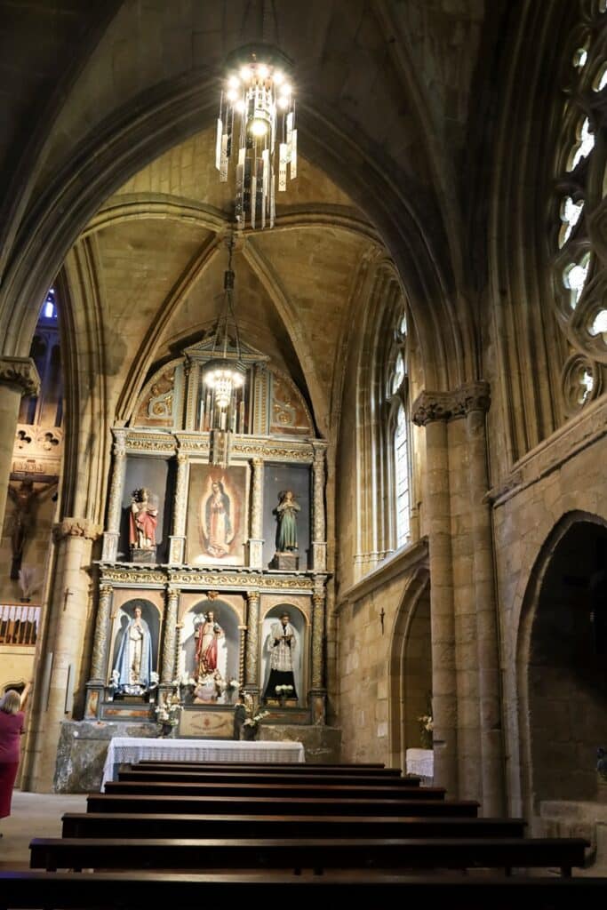 chapelle à l'intérieur de l'église de San Salvador