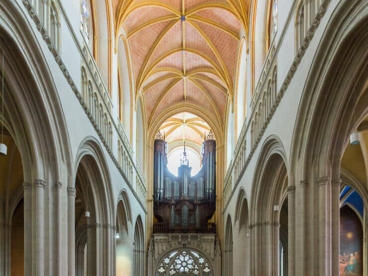 intérieur cathédrale de quimper