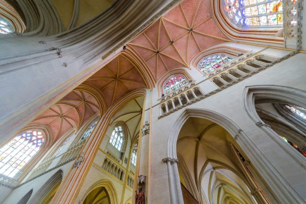 intérieur cathédrale de quimper