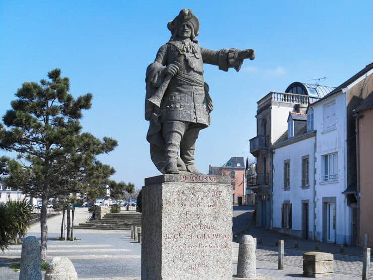 statue duquesne concarneau
