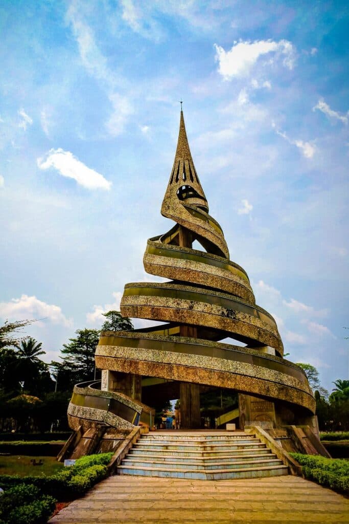 yaounde monument réunification