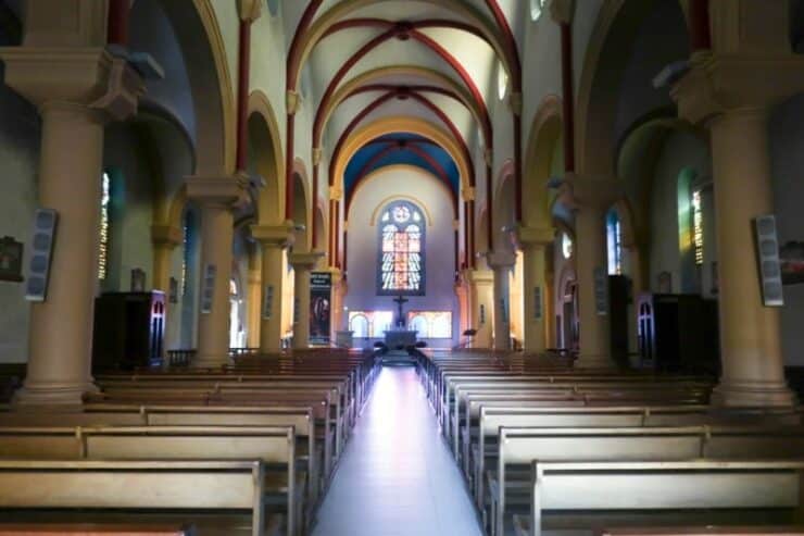 intérieur église saint pierre palavas