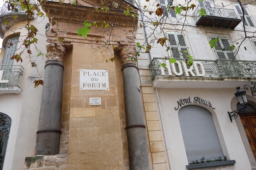 arles place du forum