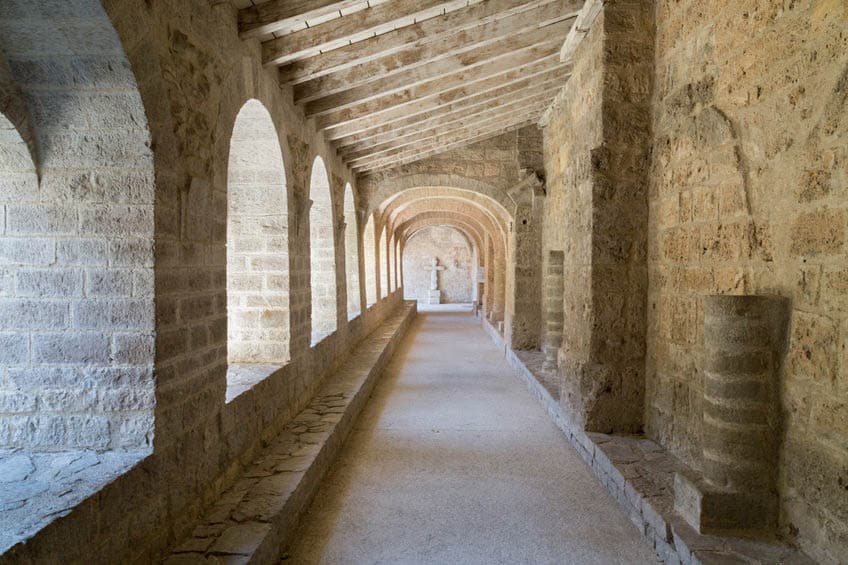 cloitre abbaye de gellone