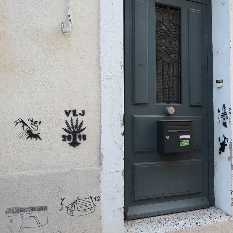 le cailar signes porte