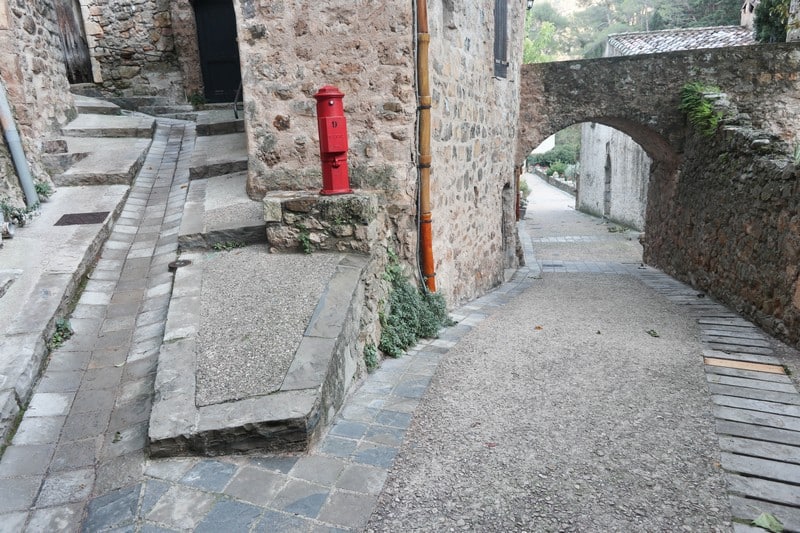 rue de saint guilhem le désert