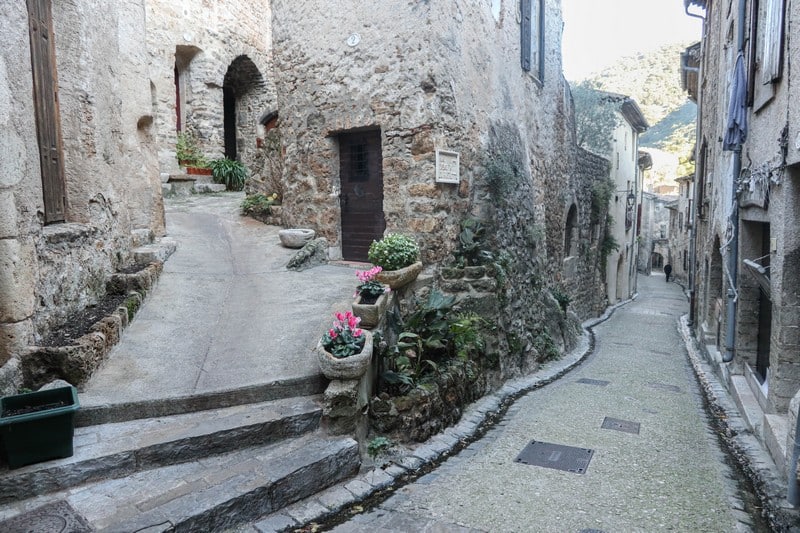 saint guilhem le désert que voir