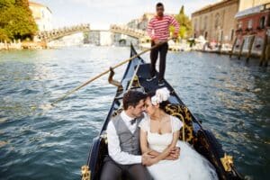 couple en voyage de noces à Venise