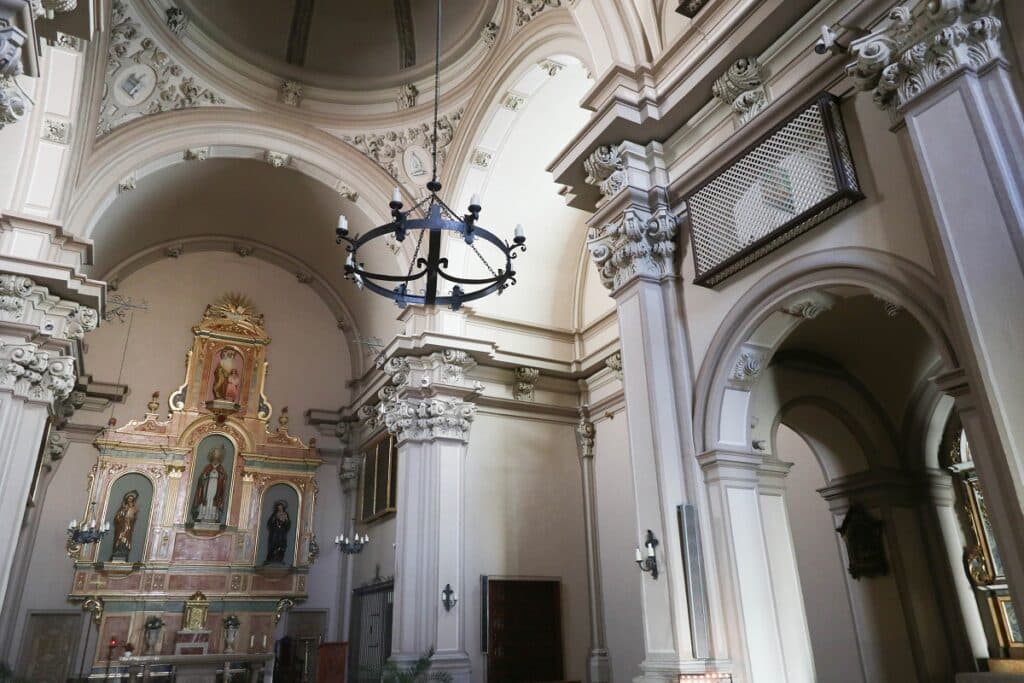 intérieur couvent des soeurs augustines sant mateu