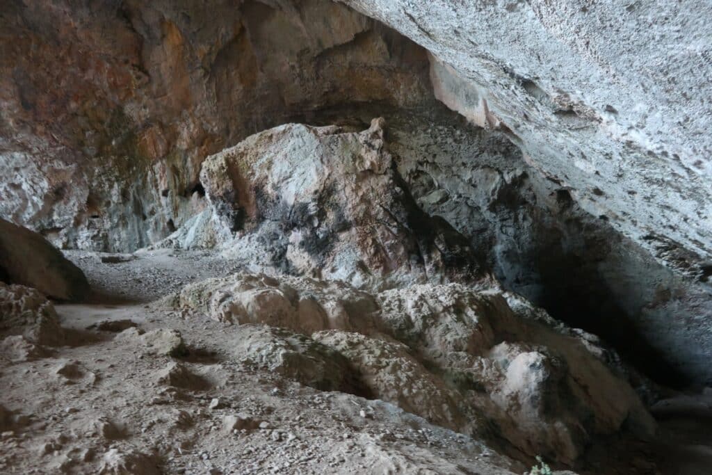 cueva negra montanejos