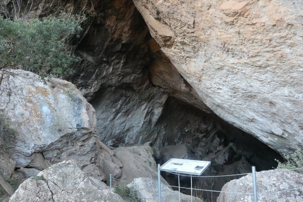 cueva negra montanejos