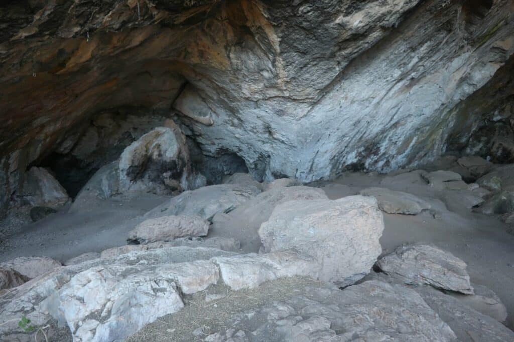 la cueva negra