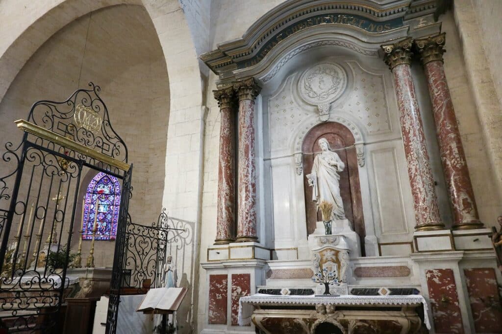 intérieur église de la madeleine béziers