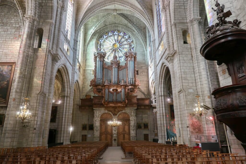 intérieur cathedrale beziers