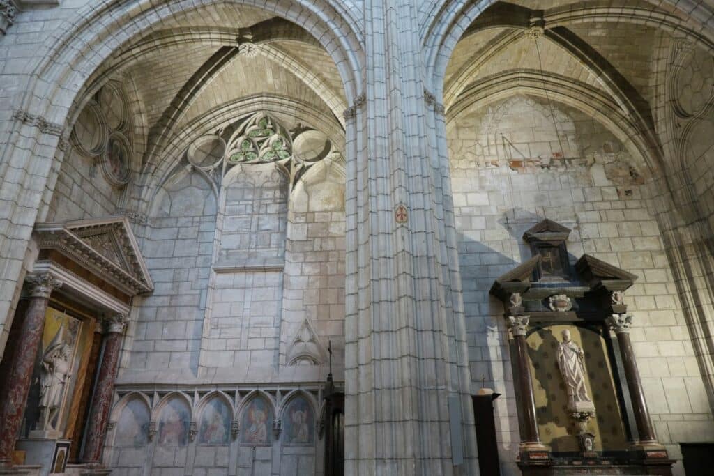 intérieur cathedrale beziers