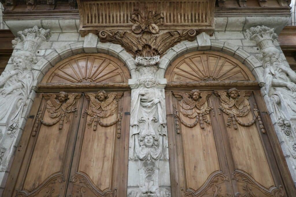 intérieur cathedrale beziers