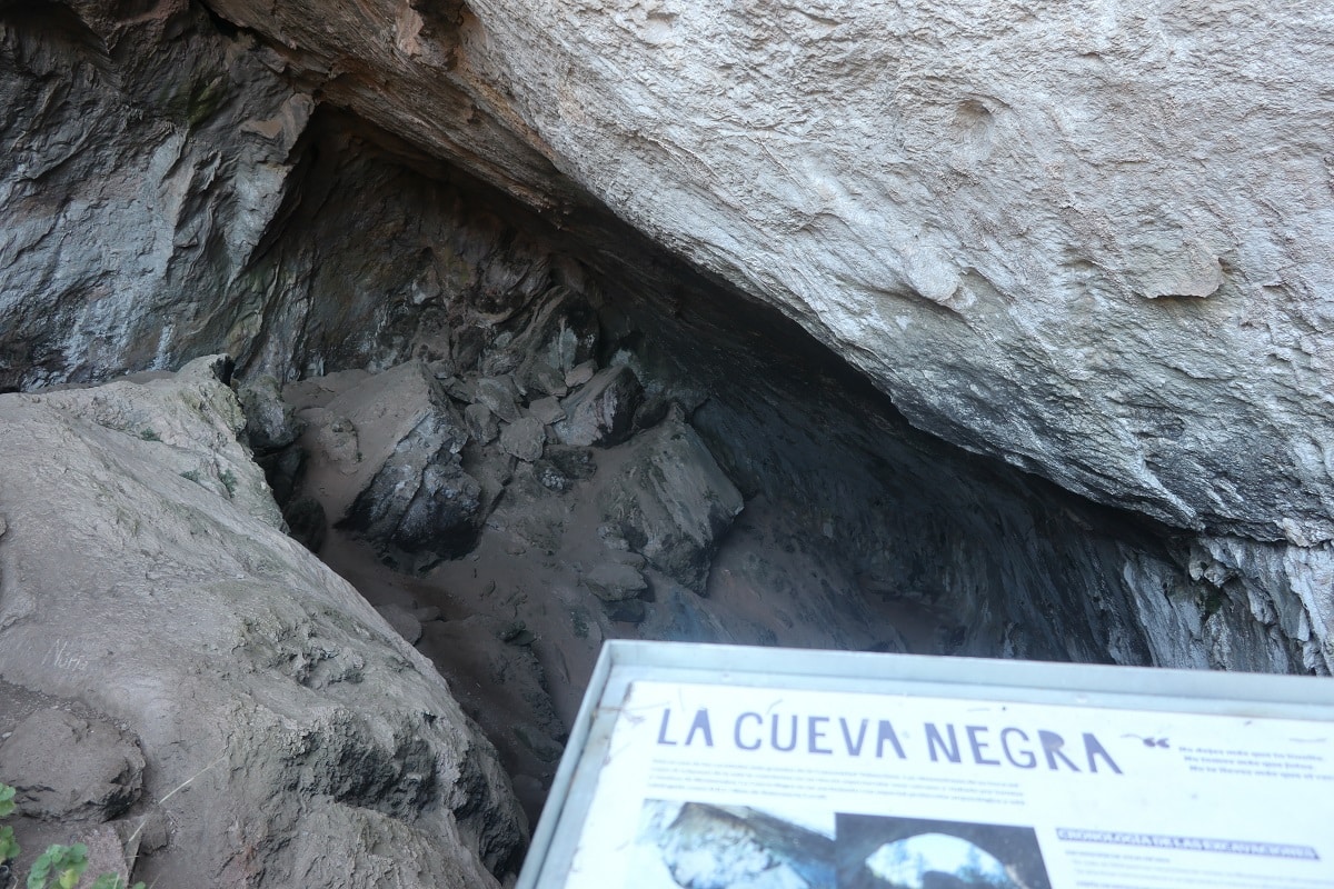 la cueva negra