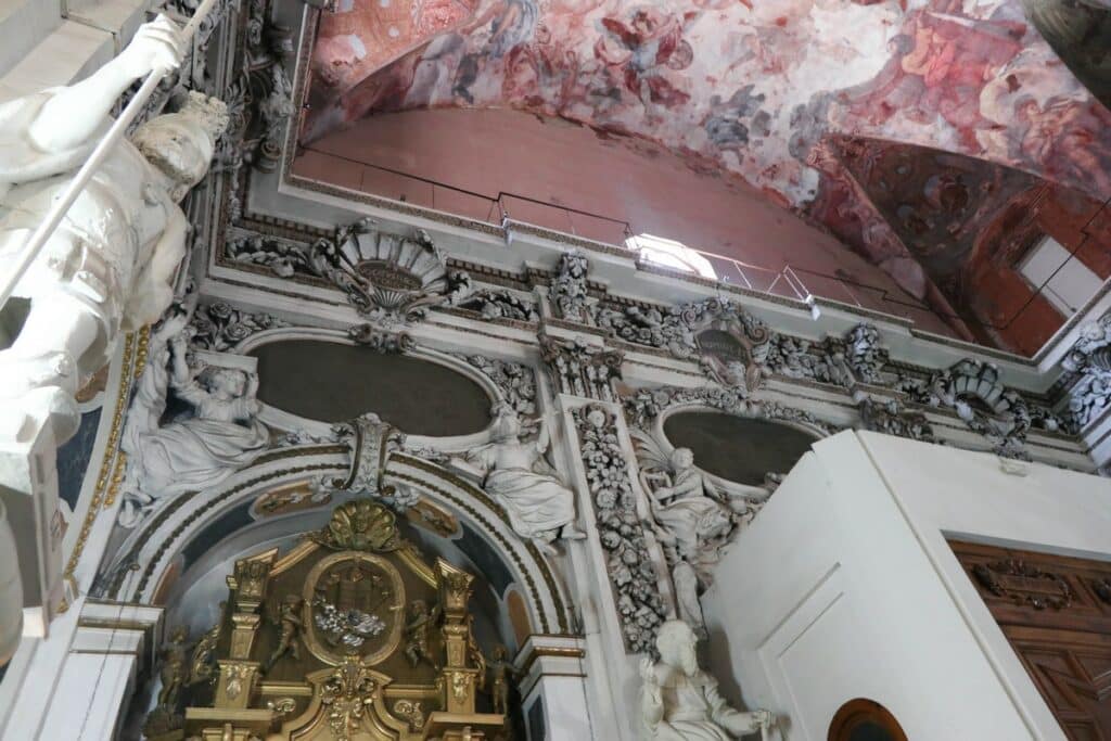 intérieur eglise santos juanes valence